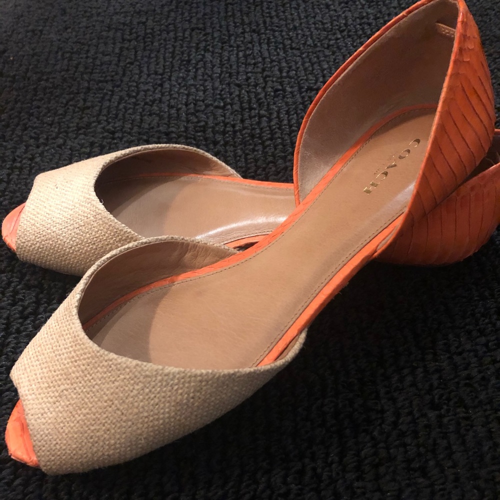 ***SOLD***Women’s Coach Sandals in GUC